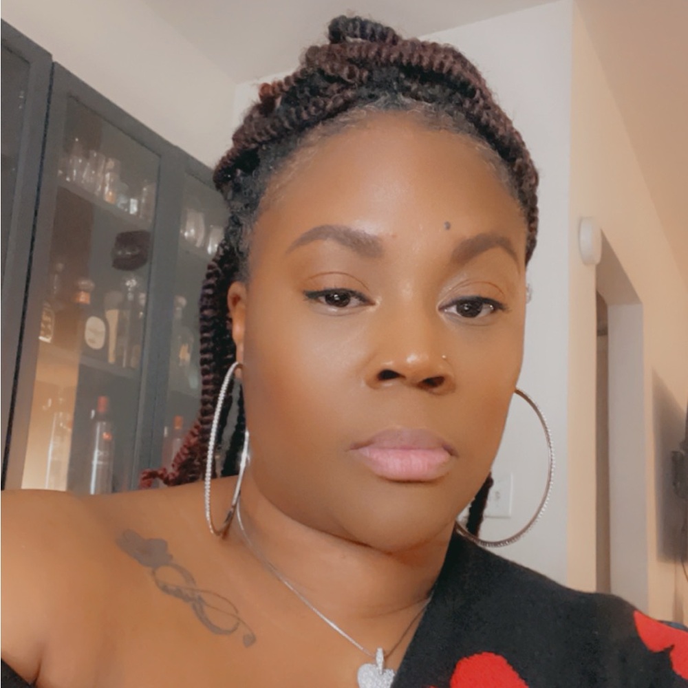 Meet your Posher, Damiana
